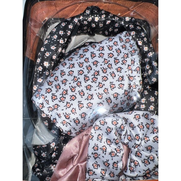 French Connection Reusable Washable Face Masks, Headband And 3 Scrunchies Set - Picture 4 of 13